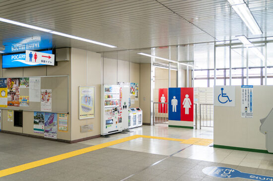 リニューアル工事中に設置された新鎌ヶ谷駅仮設旅客トイレ