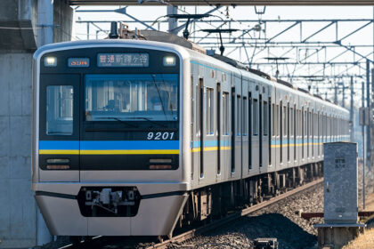 新鎌ヶ谷止まりの区間列車として走る9200形電車