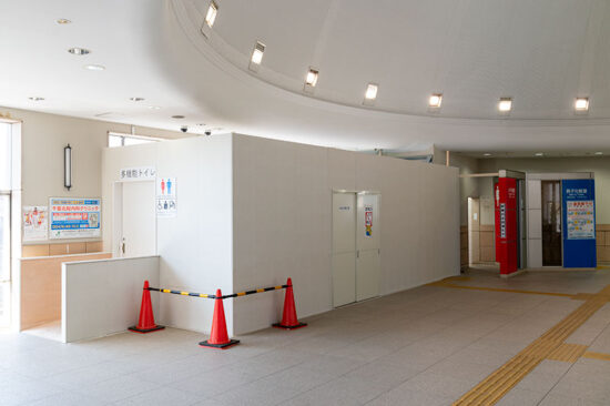 工事期間中の印旛日本医大駅仮設バリアフリートイレ