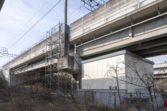 角田川橋りょう下に建設中の機器室