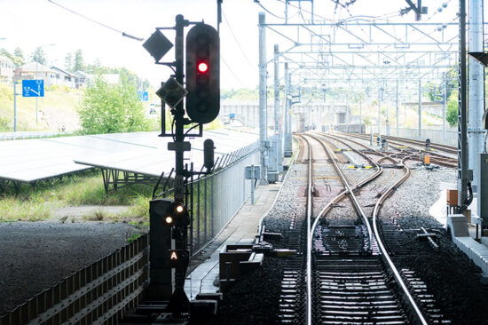 6現示機構の印旛日本医大駅下り出発信号機