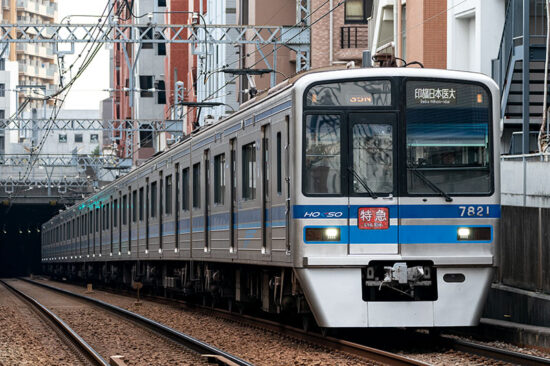 日中は特急運転となった京浜急行線内の北総線直通列車