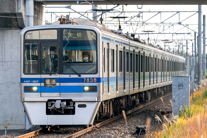 矢切行区間列車の一番列車・第830Nは7838編成（2023.11.25：小室）