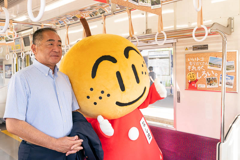 白井市：笠井市長，マスコットキャラクター「なし坊」