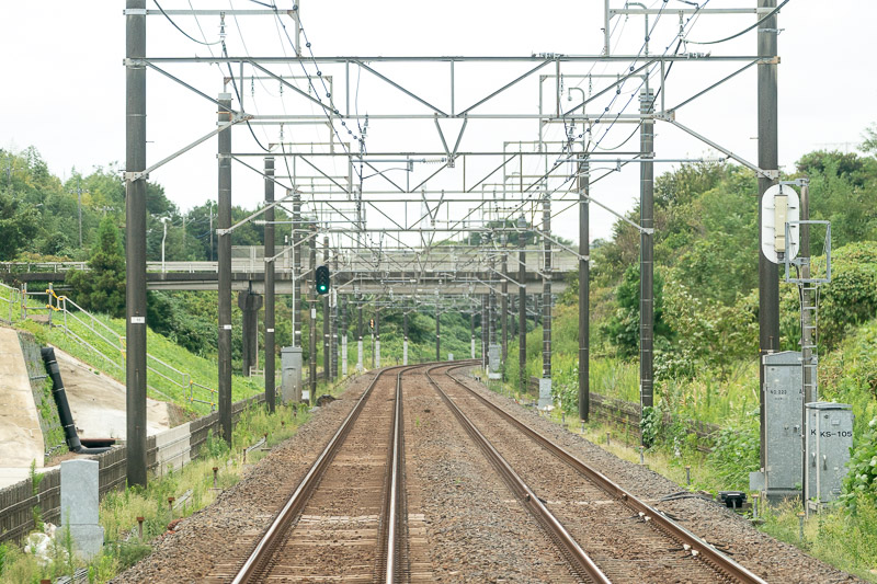 器具箱の設置が進む小室・千葉ニュータウン中央間(2024.09.23)