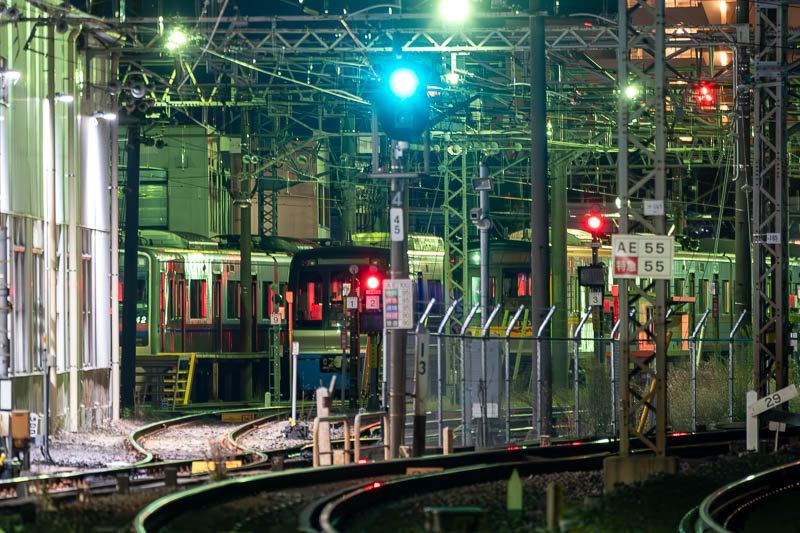 北総線内には帰れず京成車に囲まれて高砂車庫で夜を明かす（2024.11.24翌：高砂車庫）