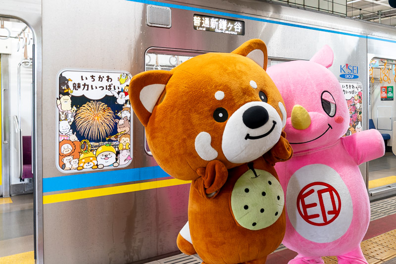 マスコットキャラクター「市川梨丸」(市川市・左)と「いんザイ君」(印西市・右)