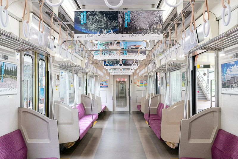 「北総線沿線活性化トレイン2025」車内（白井市車両）