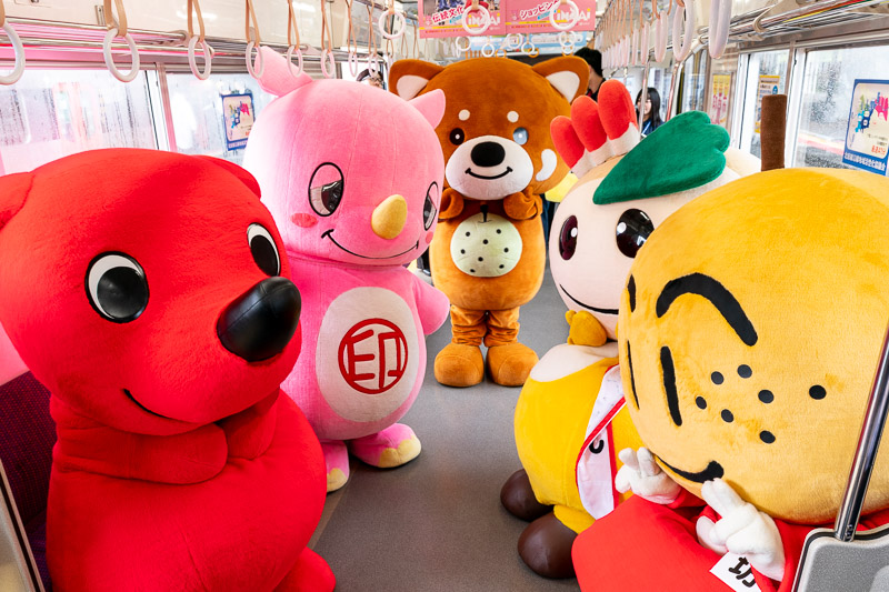 左から「チーバくん」(千葉県),「いんザイ君」,「市川梨丸」,「かまたん」,「なし坊」