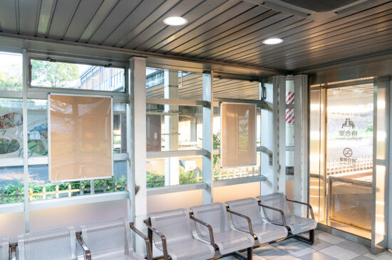 千葉ニュータウン中央駅ホーム待合室ポスター広告枠（2025.08.23）