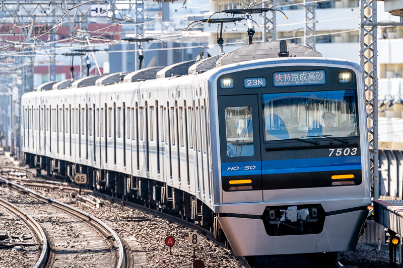 快速特急列車として京成押上線を下る第1223N（2025.12.15：八広）