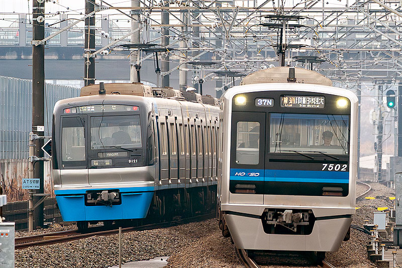 印西牧の原駅を出発し一号型ATS区間に進出する上り列車(2026.02.11)