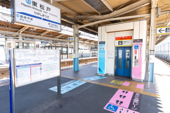 東松戸駅上りホームエレベーター付近・優先利用サイン（2026.03.14）