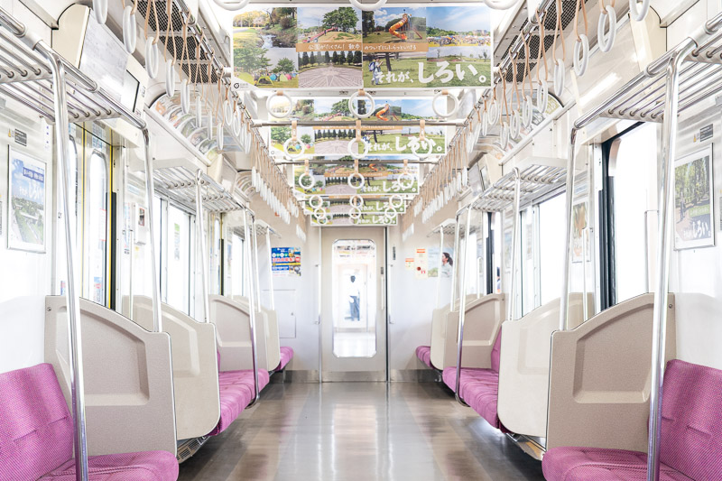 「北総線沿線活性化トレイン2026」車内（白井市車両）