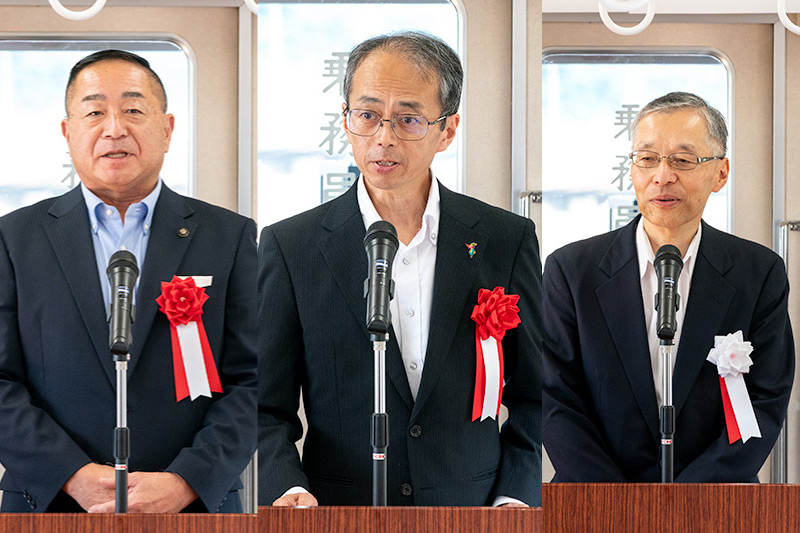 左から 笠井白井市長（活性協会長市）・田中千葉県総合企画部国際・交通担当部長・持永北総鉄道社長