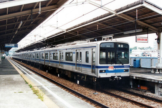 三浦海岸駅に停まる7318編成（1993.05.17・三浦海岸）