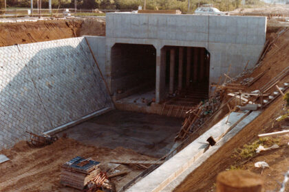 粟野山トンネル（1977年・石井様提供）