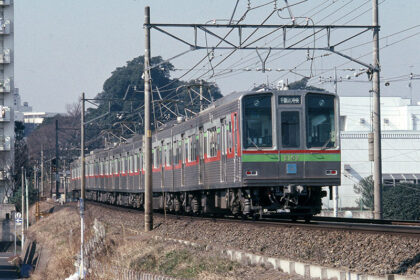 新京成線を走る公団2000形電車（1987年）
