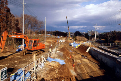 建設中の松飛台駅付近（1988年・松戸市立博物館提供）