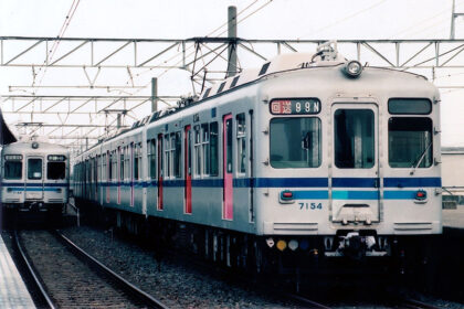 区間列車に用いられた4両編成の7150形電車